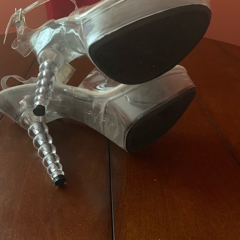 Shoes - Picture 5 of 5